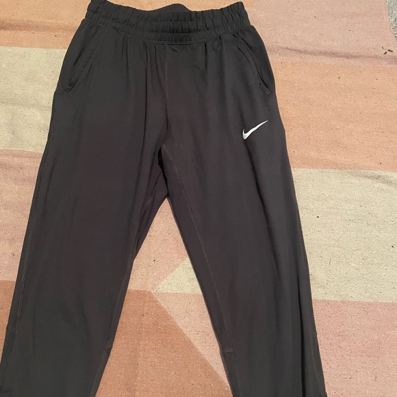 Nike jogger sweatpants super soft and stretchy material - Picture 1 of 11